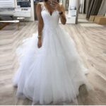 ZJ9210 V-neck Princess Ball Gown Wedding Dress With Tiered Tulle Skirt White Customize Bride Dress Winter Bridal Gowns