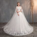 2022 Chinese Wedding Dress With Long Cap Lace Wedding Gown With Long Train Embroidery Princess Plus Szie Bridal Dress